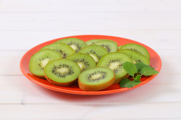 plate of sliced kiwi