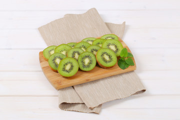 slices of ripe kiwi