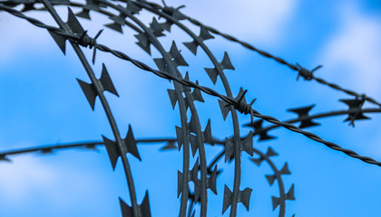 NATO-Draht als Grenzbefestigung