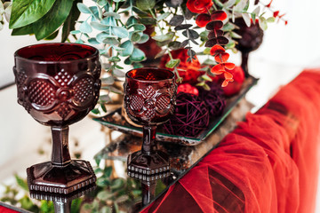  шикарный декорированный стол для романтического ужина