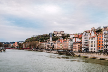 Quartier Saint-Georges et vieux Lyon vu des quais de Saône 