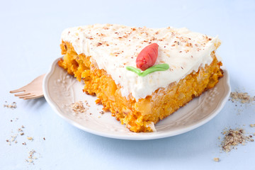 Karottenkuchen mit Frischkäse