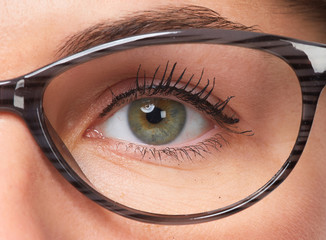 Woman eyes with eyeglasses.