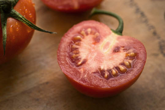 Halved red tomato 