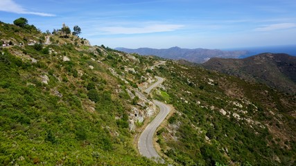 Fototapeta premium Carretera de curvas por la montaña 