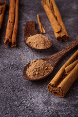 Ceylon cinnamon sticks and powder