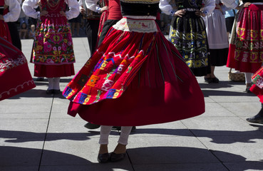Traditional portuguese dancers - 142265410