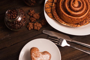 roll with cinnamon and cake