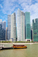Fototapeta premium Singapurska dzielnica biznesowa nad zatoką Marina Bay