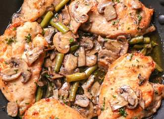 Frying pan with delicious chicken marsala, closeup