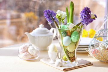 Obraz na płótnie Canvas Beautiful Easter pastel decorations with table setting on blurred background