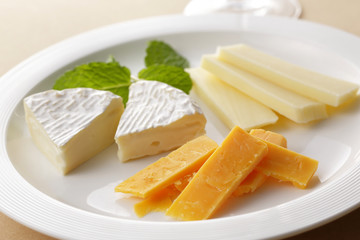 チーズとワイン　Cheese and red wine