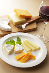 チーズとワイン　Cheese and red wine