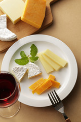 チーズとワイン　Cheese and red wine