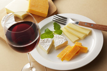 チーズとワイン　Cheese and red wine