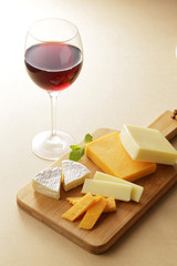 チーズとワイン　Cheese and red wine