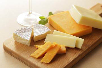 チーズとワイン　Cheese and red wine