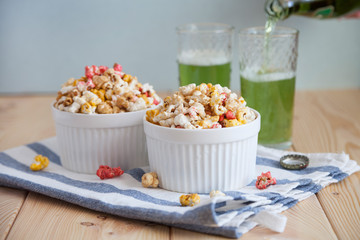 Popcorn with lemonade