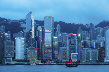 Fototapeta premium Victoria Harbor of Hong Kong city at dusk