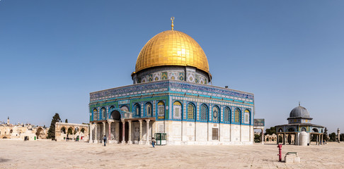 Naklejka premium Dome of the Rock, is an Islamic shrine located on the Temple Mount in the Old City of Jerusalem.