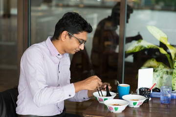 Fototapeta na wymiar indian business male eating noodle