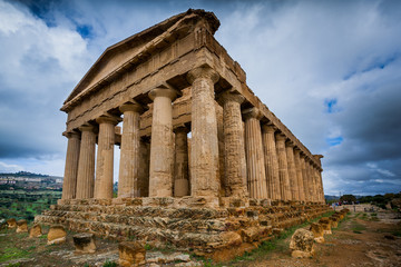 Obraz premium Agrigento, Italy - October 15, 2009: ancient Greek landmark in the Valley of the Temples outside Agrigento, Sicily