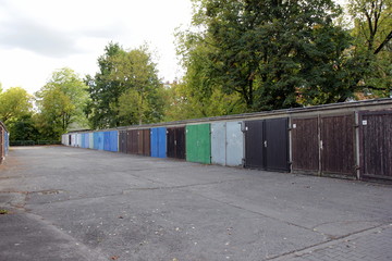 Obraz premium alter Garagenkomplex