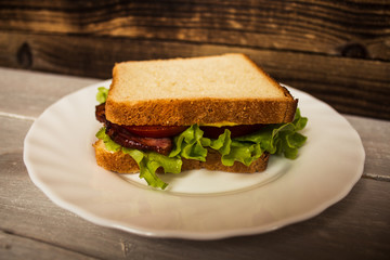 blt sendwich with egg