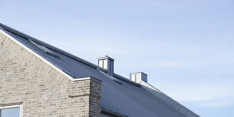 Dach aus Zinkblech eines Haues