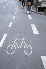 Obraz premium Bike Lane Sign and Cyclist in Cologne