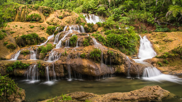 Fototapeta Wasserfall am Rio do Peixe bei Bonito, Mato Grosso do Sul, Brasilien