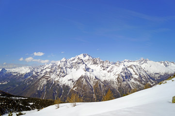 Panorama montano con vista massiccio Alpe Lago