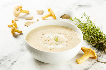 Creamy soup with chanterelle and thyme