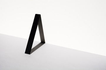 Von der Linie zu Fläche, durch Licht und Schatten