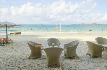 Fototapeta na wymiar romantic table setup on tropical beach
