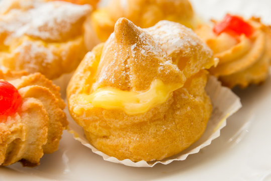 Bigne e Pasta reale, pasticcini Italiani