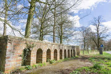 Obraz premium BRICK ARCHES IN THE COUNTRYSIDE, UK.