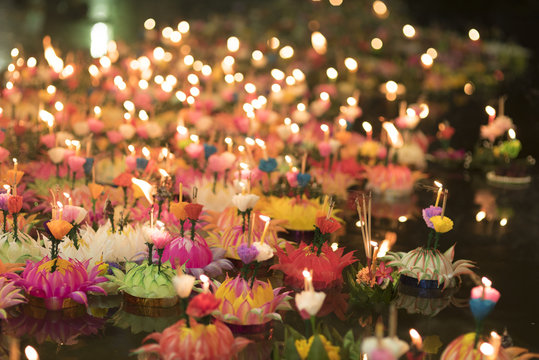 NAKHONNAYOK, THAILAND - NOVEMBER 25 :Loy Krathong festival, Thai people buy flowers and candle to light and float on water to celebrate on November 25, 2015 in Nakhonnayok, Thailand.