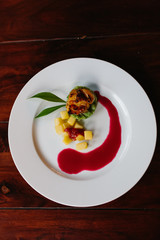Seeteufel Fisch auf Bärlauchpüree mit roter Beete Sauce