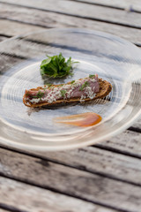 Räucheraal auf Brot, Frühlingsmenü