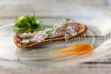 Räucheraal auf Brot, Frühlingsmenü