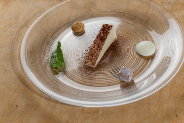 Cheesecake mit Kakao und Minze