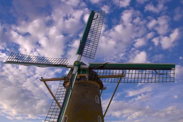 Foto auf Leinwand Windmühle mit strahlend blauem Himmel © bellenkim