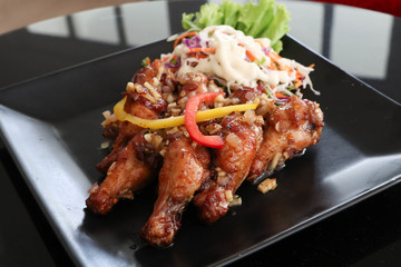 Fried chicken with pepper sauce.