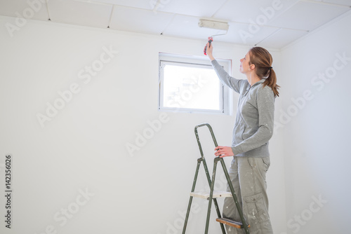 "Kellerdecke streichen" Stockfotos und lizenzfreie Bilder auf Fotolia