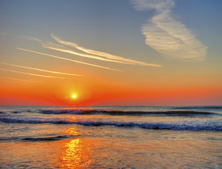 Plakaty  Piękny wschód słońca nad morzem