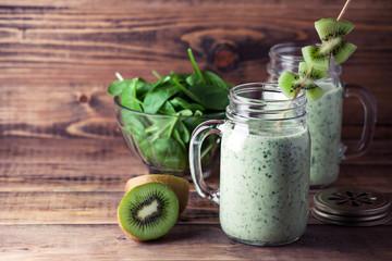 Spinach and kiwi smoothie