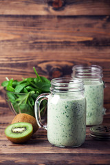 Spinach and kiwi smoothie