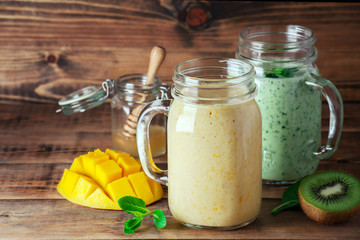 Spinach and mango smoothie