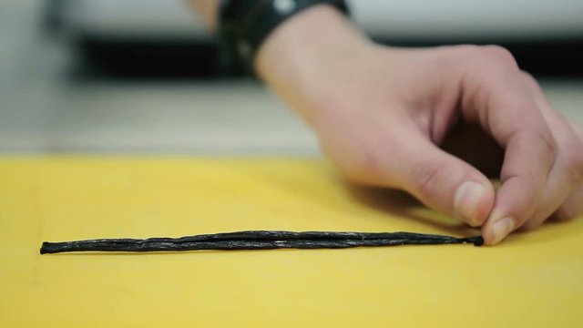 Cuts vanilla stick.